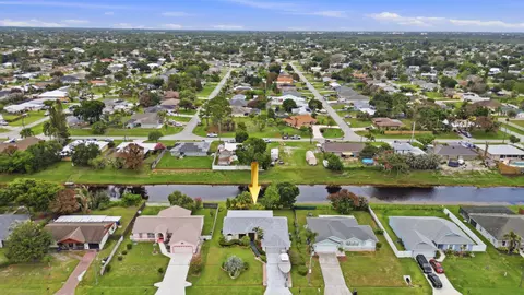 383 SE Whitmore Dr, Port Saint Lucie, FL 34984