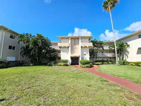 2562 Garden Dr N #202, Lake Worth Beach, FL 33461