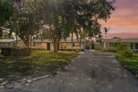 Exterior - 2456 SW Hideaway Ln, Stuart, FL 34994 photo 4 of 7