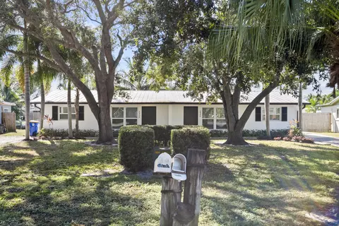 Exterior - 2456 SW Hideaway Ln, Stuart, FL 34994 photo 2 of 7