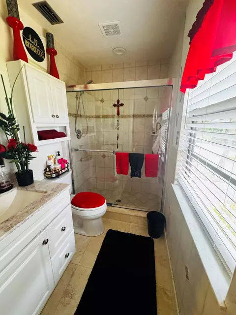 Bath - 1918 SE Monroe St, Stuart, FL 34997 photo 1 of 2