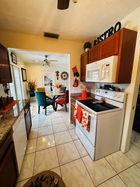Kitchen - 1918 SE Monroe St, Stuart, FL 34997 photo 2 of 2
