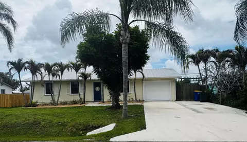 1918 SE Monroe St, Stuart, FL 34997