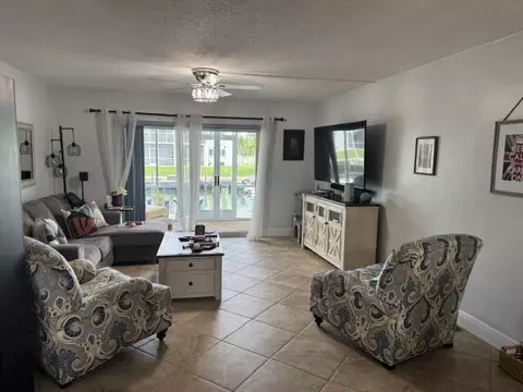 121 Wettaw Ln #115, North Palm Beach, FL 33408