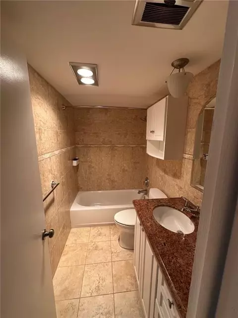 Bath - 750 Pine Dr #2, Pompano Beach, FL 33060 photo 1 of 2