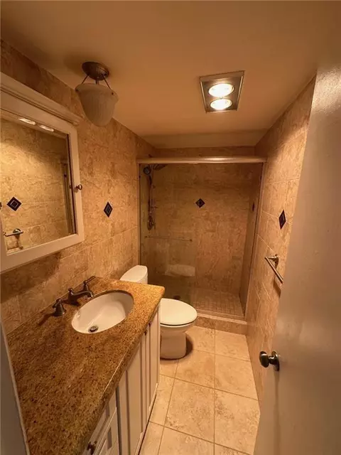 Bath - 750 Pine Dr #2, Pompano Beach, FL 33060 photo 2 of 2