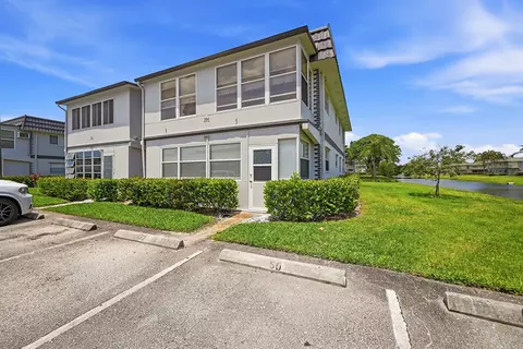 383 Saxony Trl, Delray Beach, FL 33446