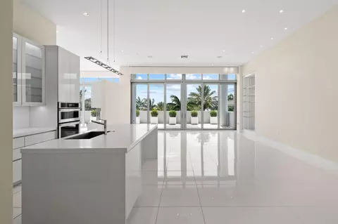 2 Water Club Way #301, North Palm Beach, FL 33408