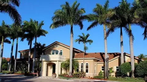 902 Villa Cir, Boynton Beach, FL 33435
