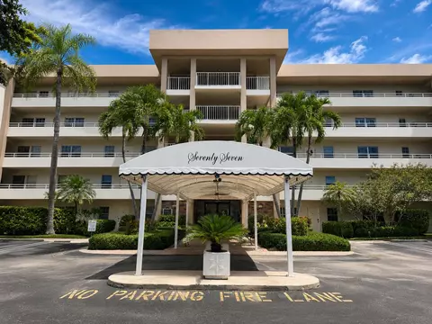 3930 Oaks Clubhouse Dr #303, Pompano Beach, FL 33069