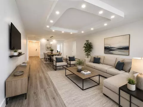 3930 Oaks Clubhouse Dr #303, Pompano Beach, FL 33069