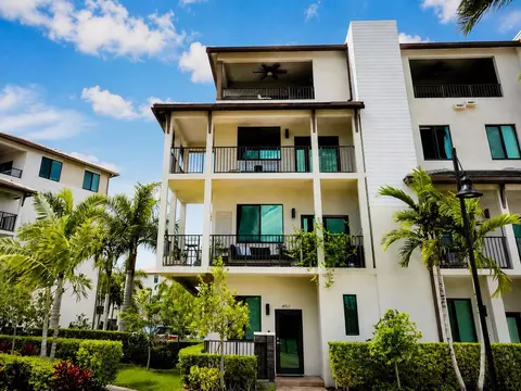 4713 NW 84th Ct, Doral, FL 33166