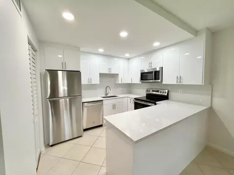 418 Pine Glen Ln #C-1, Greenacres, FL 33463