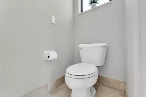 Bath - 5718 NW 50th Dr, Coral Springs, FL 33067 photo 2 of 6