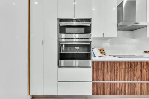 Kitchen - 5718 NW 50th Dr, Coral Springs, FL 33067 photo 9 of 12
