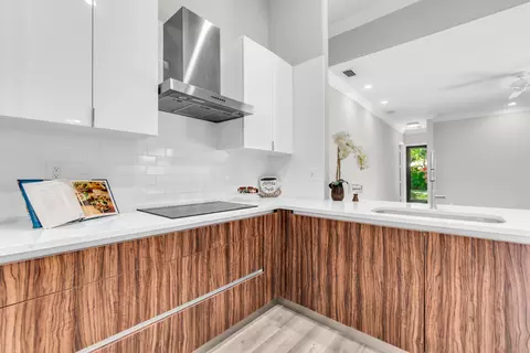 Kitchen - 5718 NW 50th Dr, Coral Springs, FL 33067 photo 7 of 12