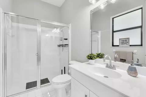 Bath - 5718 NW 50th Dr, Coral Springs, FL 33067 photo 3 of 6