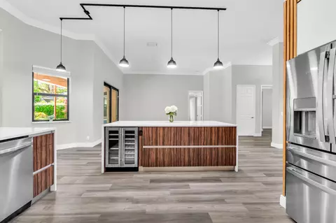Kitchen - 5718 NW 50th Dr, Coral Springs, FL 33067 photo 6 of 12