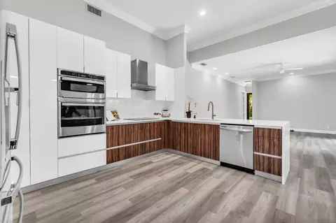 Kitchen - 5718 NW 50th Dr, Coral Springs, FL 33067 photo 10 of 12
