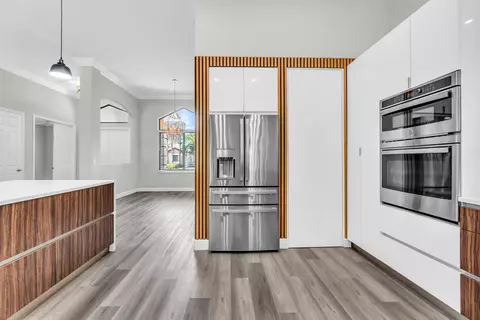 Kitchen - 5718 NW 50th Dr, Coral Springs, FL 33067 photo 4 of 12