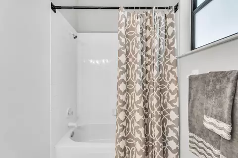 Bath - 5718 NW 50th Dr, Coral Springs, FL 33067 photo 6 of 6