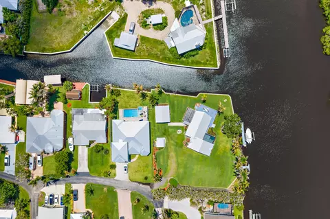 View/Area - 715 SW Rustic Cir, Stuart, FL 34997 photo 4 of 5