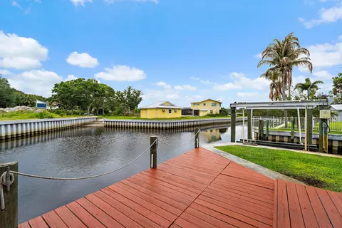 View/Area - 715 SW Rustic Cir, Stuart, FL 34997 photo 3 of 5