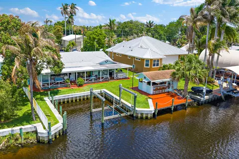 715 SW Rustic Cir, Stuart, FL 34997
