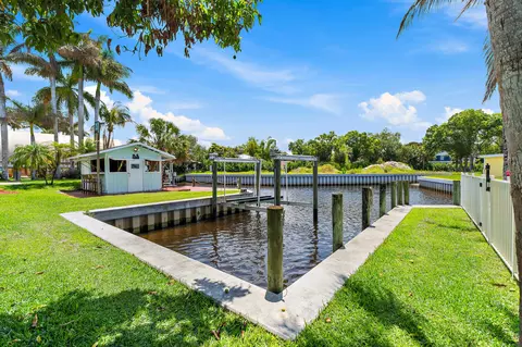 Exterior - 715 SW Rustic Cir, Stuart, FL 34997 photo 3 of 3