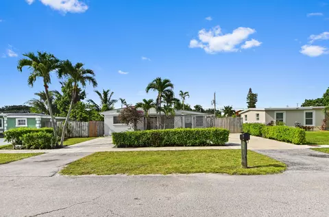 3892 Nowata Rd, Lake Worth, FL 33462