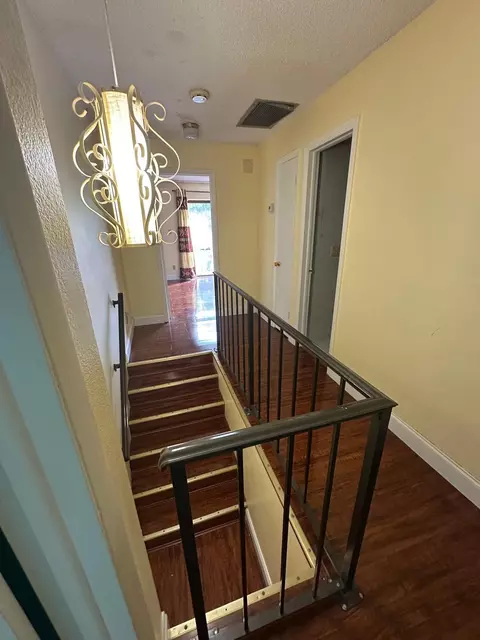 102 Pleasant Hill Ln, Tamarac, FL 33319