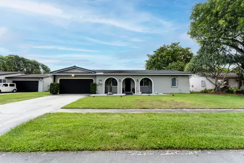 4080 Lake Dr, Coconut Creek, FL 33066