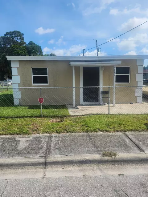 2504 Wilkins Ave, Fort Pierce, FL 34947