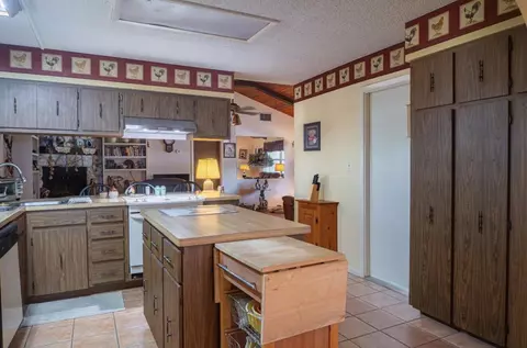 Kitchen - 1864 SW 24th Ave, Okeechobee, FL 34974 photo 2 of 5