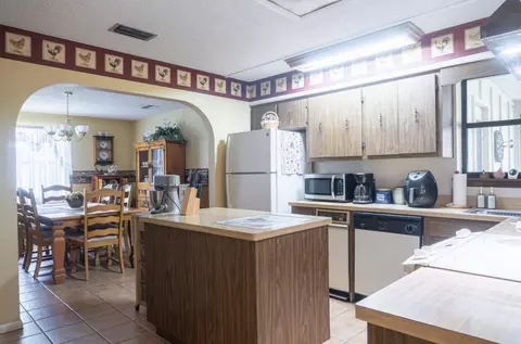Kitchen - 1864 SW 24th Ave, Okeechobee, FL 34974 photo 1 of 5