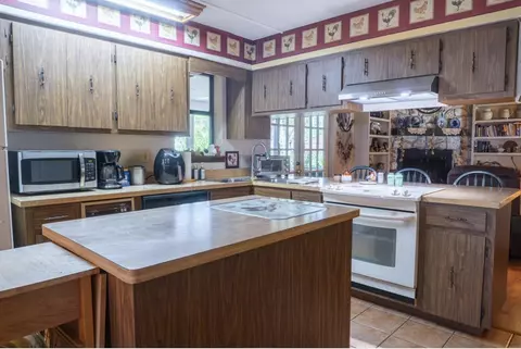 Kitchen - 1864 SW 24th Ave, Okeechobee, FL 34974 photo 4 of 5