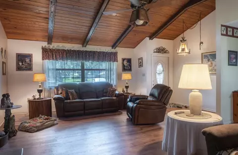 Living - 1864 SW 24th Ave, Okeechobee, FL 34974 photo 2 of 3