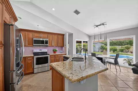 5817 Laurel Green Cir, Boynton Beach, FL 33437