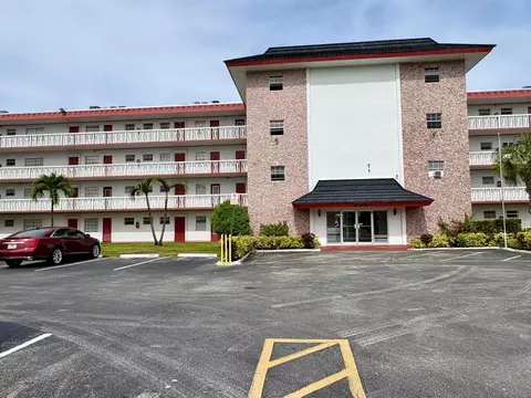 4140 NW 44th Ave #411, Lauderdale Lakes, FL 33319