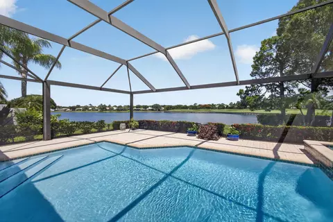 Exterior - 1306 SE Brewster Pl SE, Stuart, FL 34997 photo 4 of 10