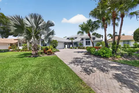 Exterior - 1306 SE Brewster Pl SE, Stuart, FL 34997 photo 1 of 10