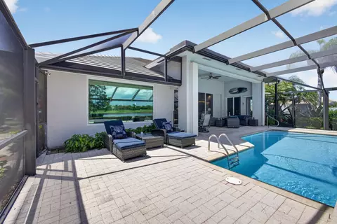 Exterior - 1306 SE Brewster Pl SE, Stuart, FL 34997 photo 5 of 10