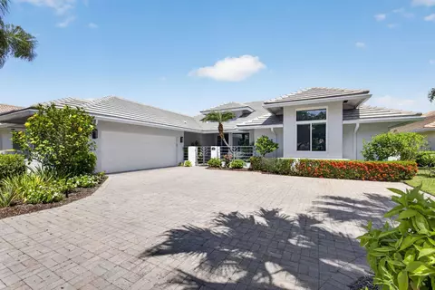 Exterior - 1306 SE Brewster Pl SE, Stuart, FL 34997 photo 6 of 10