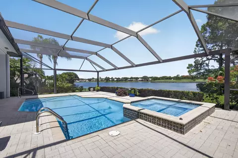 Exterior - 1306 SE Brewster Pl SE, Stuart, FL 34997 photo 2 of 10