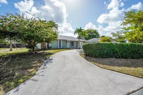 120 Swan Pkwy W, Royal Palm Beach, FL 33411