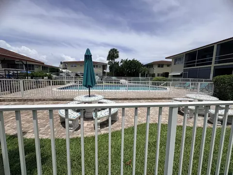 2202 NE 36th St #17, Lighthouse Point, FL 33064