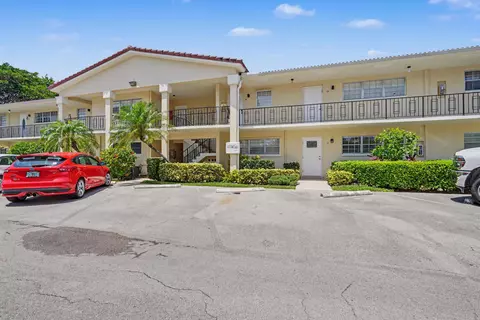 2202 NE 36th St #17, Lighthouse Point, FL 33064