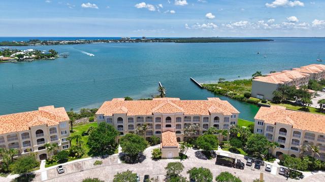 4 Harbour Isle Dr W #PH04, Fort Pierce, FL 34949