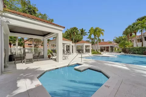 9202 NW 9th Ct, Plantation, FL 33324