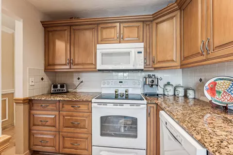 1051 Orange Ter #103, Delray Beach, FL 33445